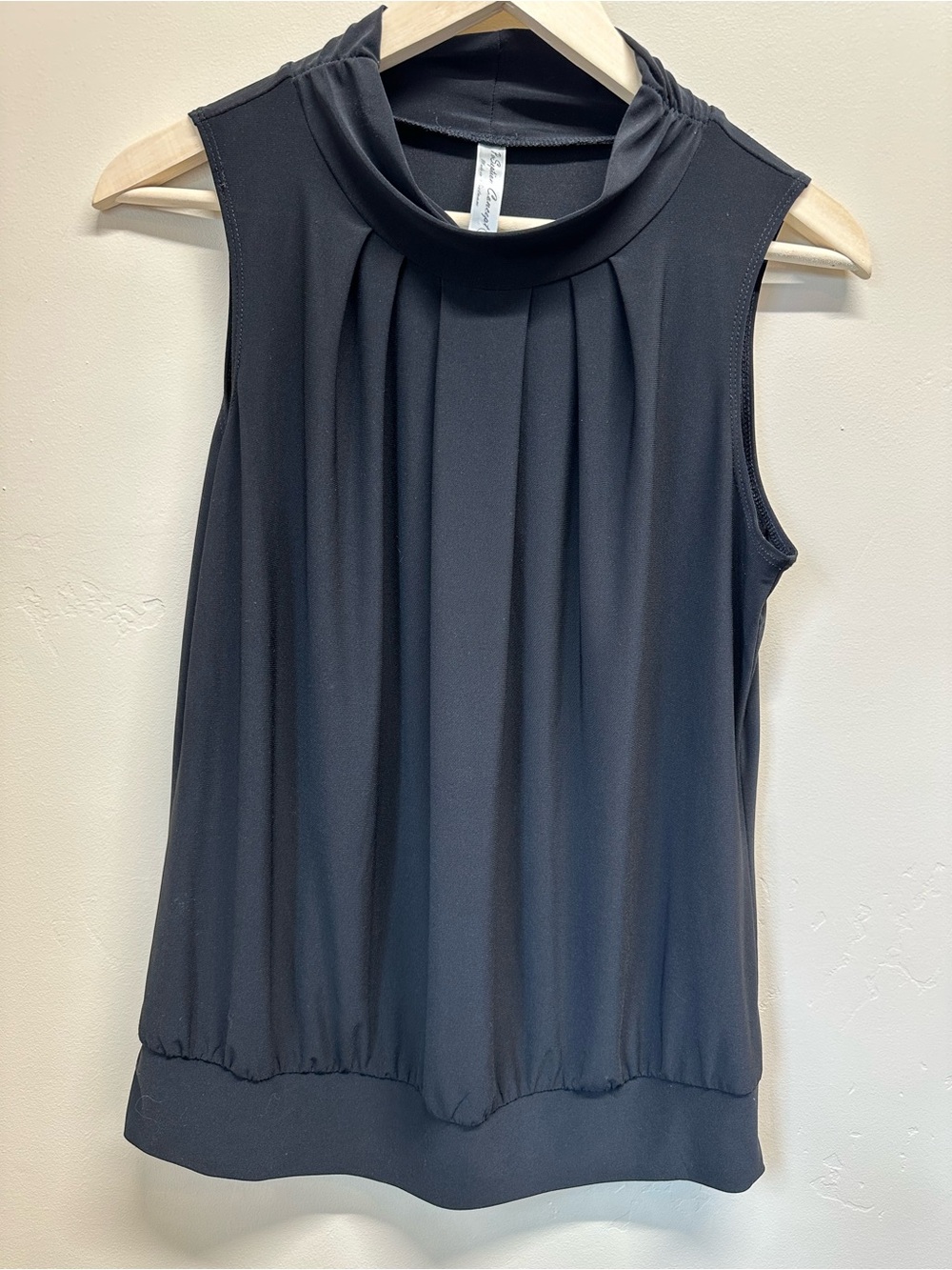 PerSeption Concept LARGE Flattering Black Pleated Mock-Neck Tank Top p2p 20”